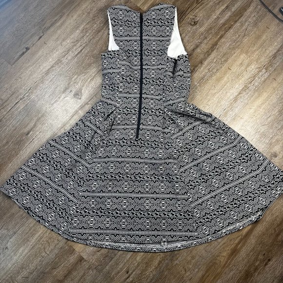 Willa Mini Dress | Aztec Pattern size S - Picture 5 of 12